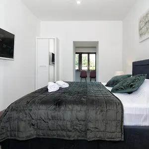 arena-delight-studio-apartments.in-istria.net/